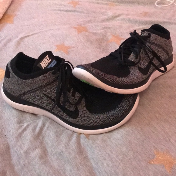 Nike Shoes - Nike Free runs